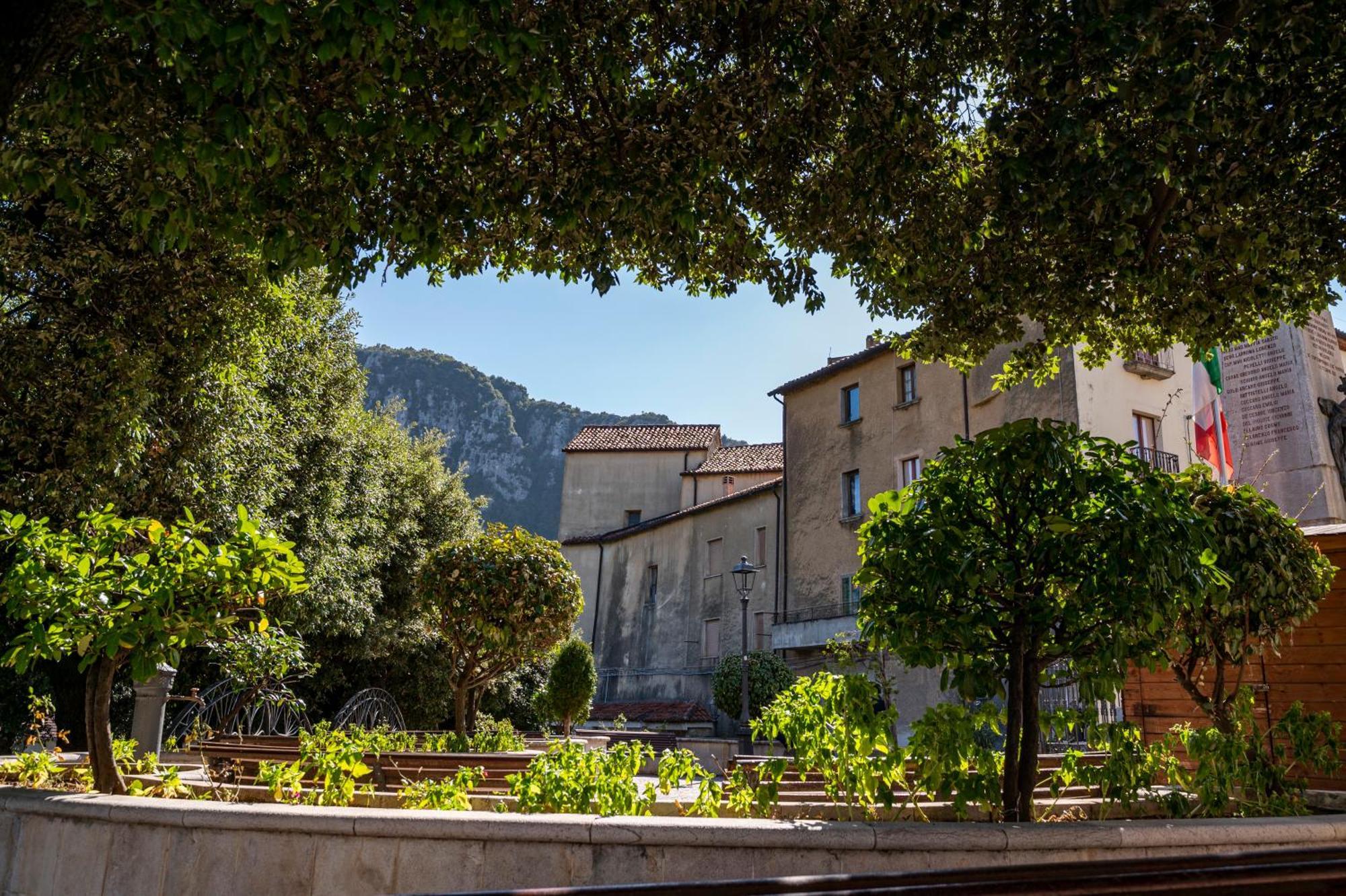 Piazza Laurino Apartments Basic Excursions Alto Cilento Cammino Giubilare Di Santelena מראה חיצוני תמונה