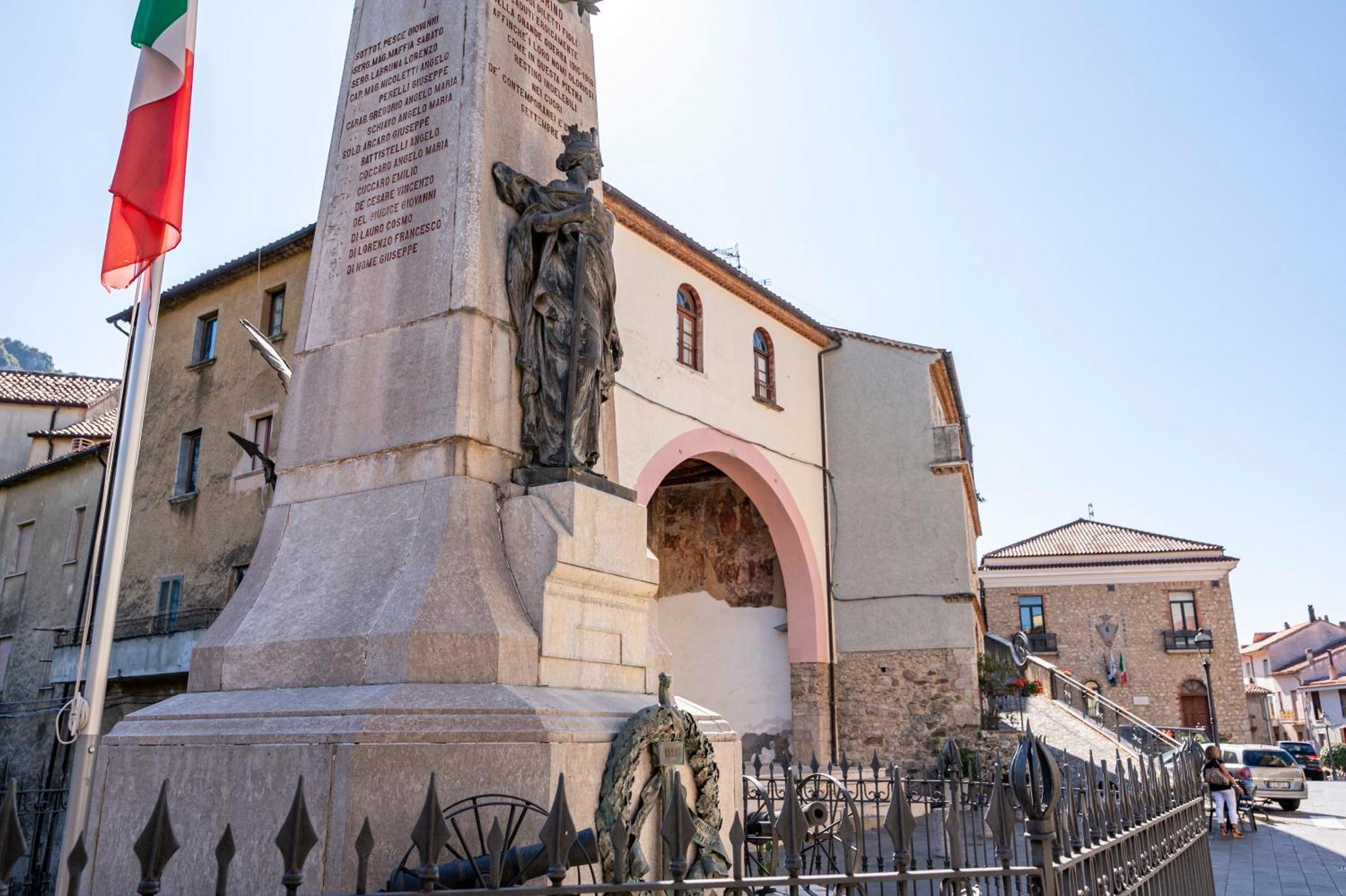 Piazza Laurino Apartments Basic Excursions Alto Cilento Cammino Giubilare Di Santelena מראה חיצוני תמונה