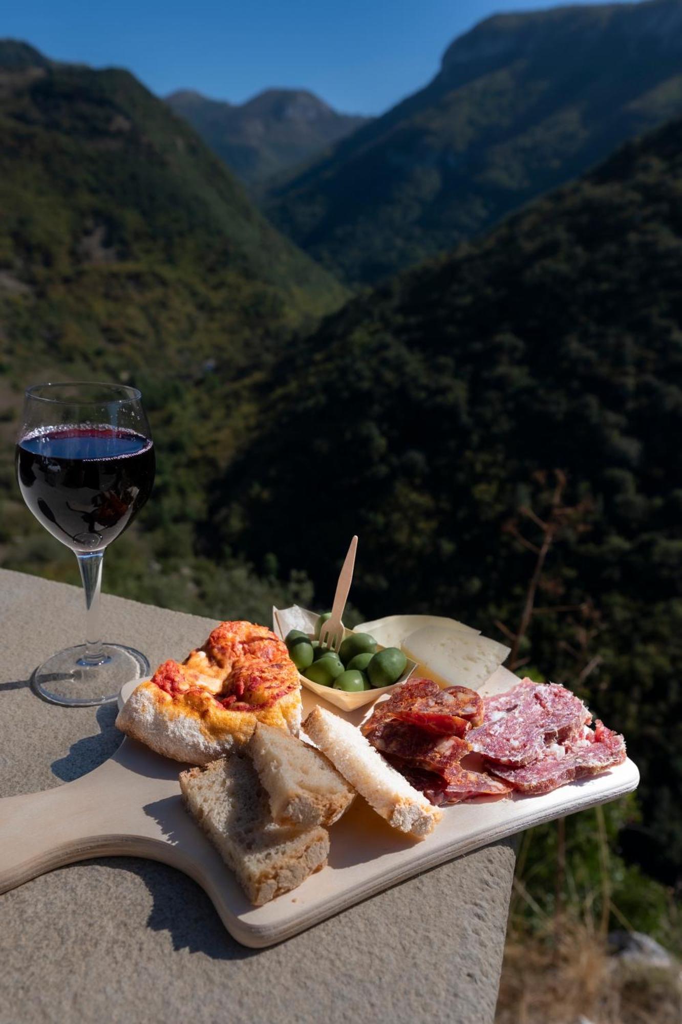 Piazza Laurino Apartments Basic Excursions Alto Cilento Cammino Giubilare Di Santelena מראה חיצוני תמונה