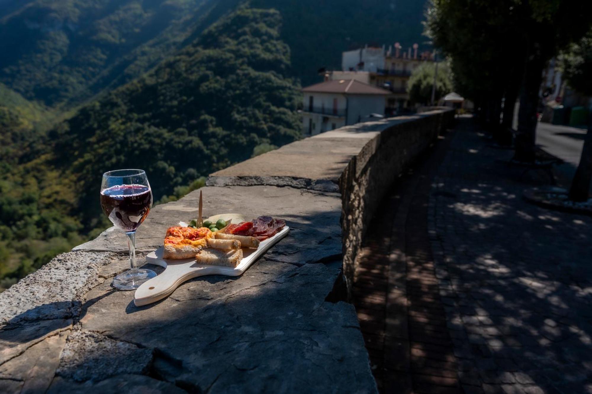 Piazza Laurino Apartments Basic Excursions Alto Cilento Cammino Giubilare Di Santelena מראה חיצוני תמונה