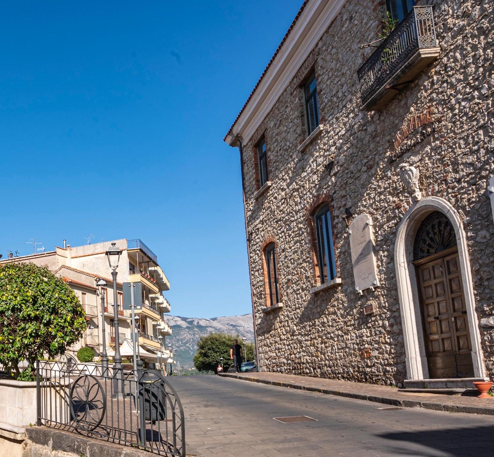 Piazza Laurino Apartments Basic Excursions Alto Cilento Cammino Giubilare Di Santelena מראה חיצוני תמונה