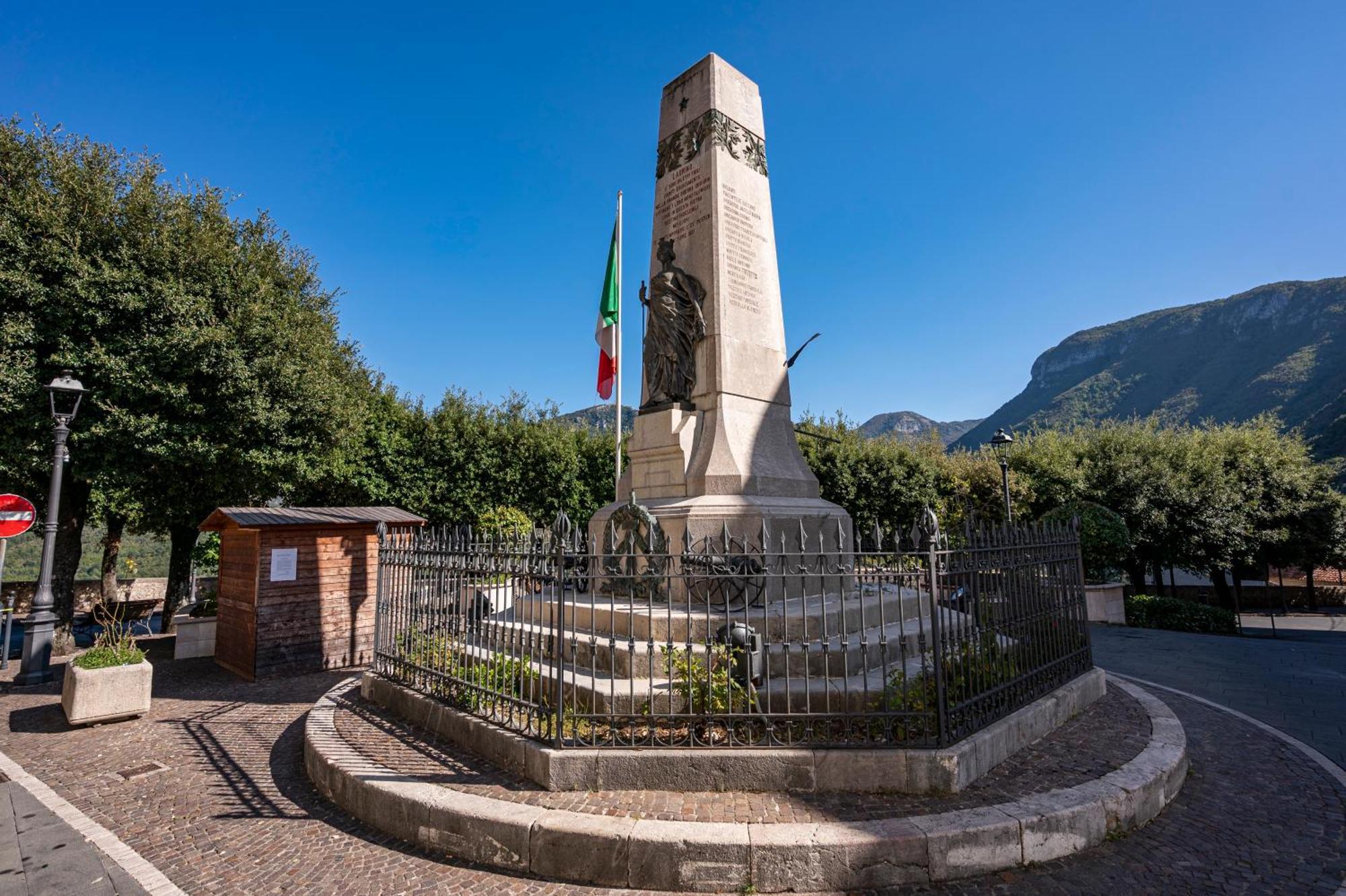 Piazza Laurino Apartments Basic Excursions Alto Cilento Cammino Giubilare Di Santelena מראה חיצוני תמונה