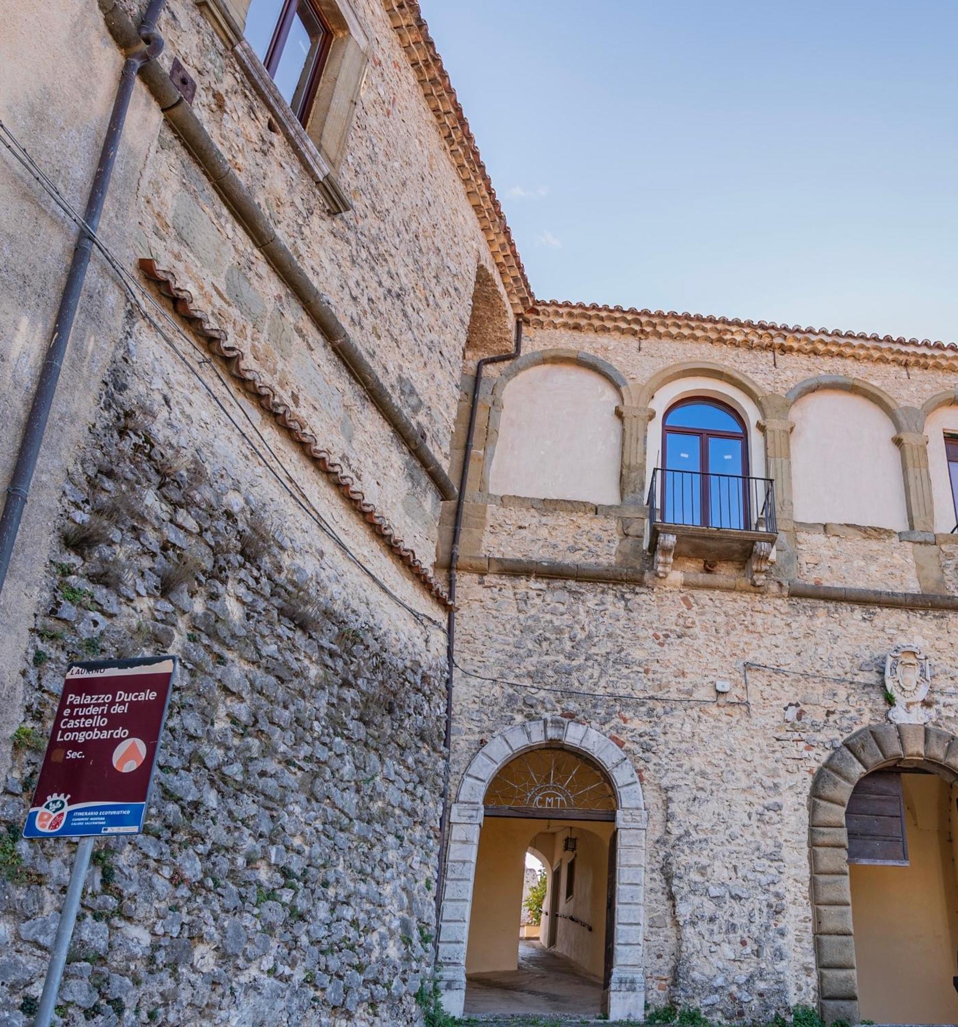 Piazza Laurino Apartments Basic Excursions Alto Cilento Cammino Giubilare Di Santelena מראה חיצוני תמונה